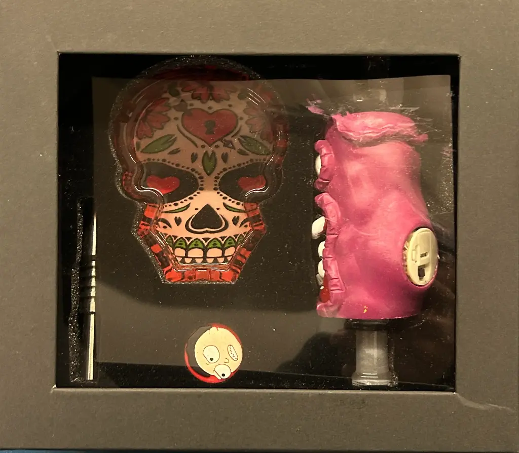 Light Up Pipe Kit With Skull Ash Tray 